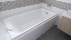 bath tub in bathroom